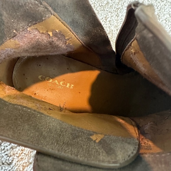 Coach- olive green/brown sueded booties with brown leather strapping - Picture 9 of 11